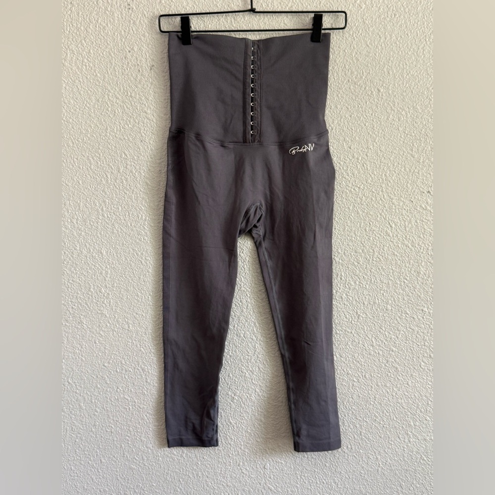 Bodynv Waist‎ Trainer Booty Lift Crop Leggings Size Small EUC